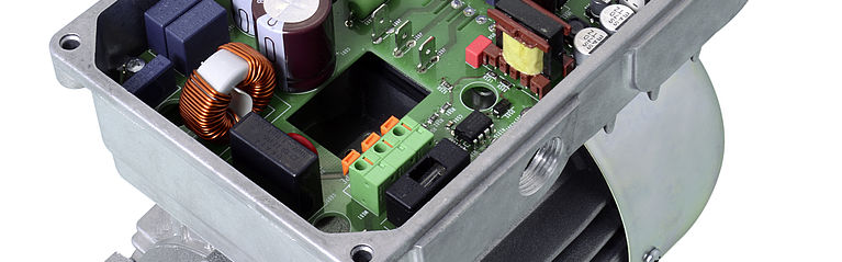 Frequenzumrichter "huckepack"